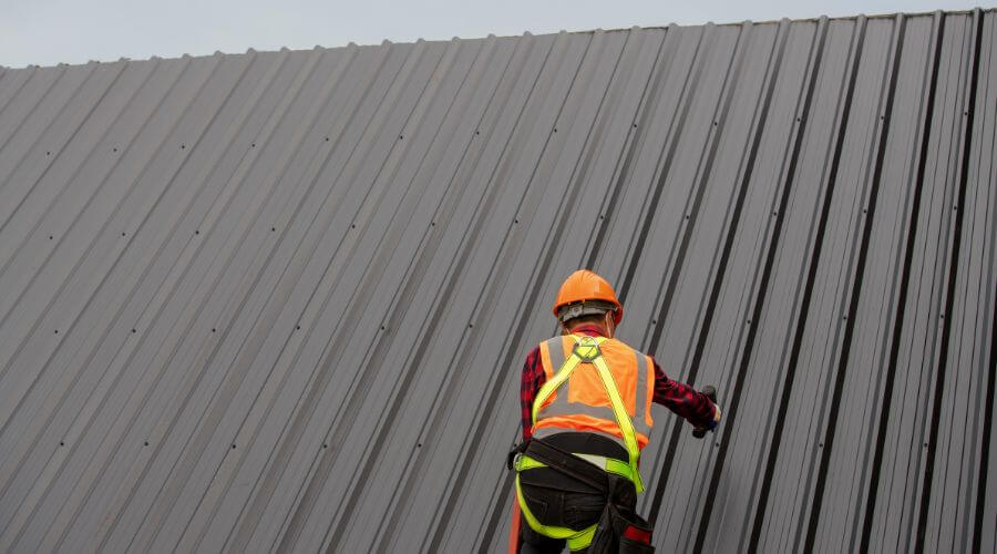 Roofer in Kirby, WY
